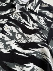 画像4: sale TAKAHIROMIYASHITATheSoloist / ソロイスト hawaiian shirt.(tiger camouflage) (4)